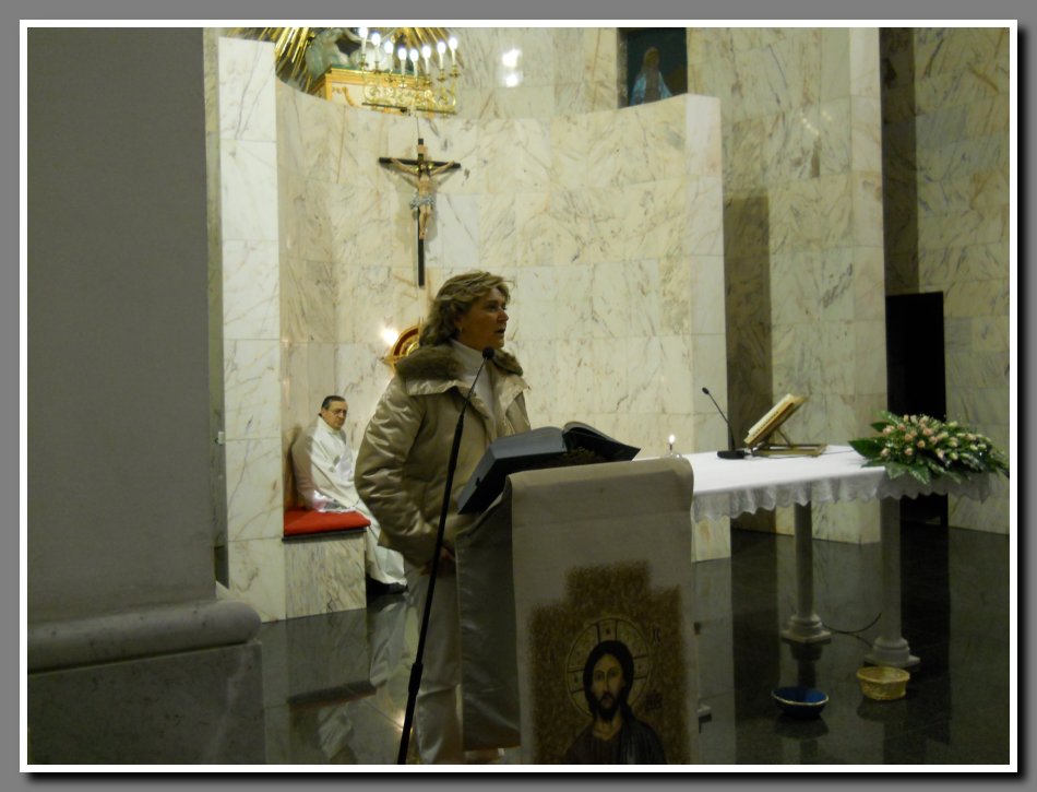 11-02-2011-madonna-lourdes (14)